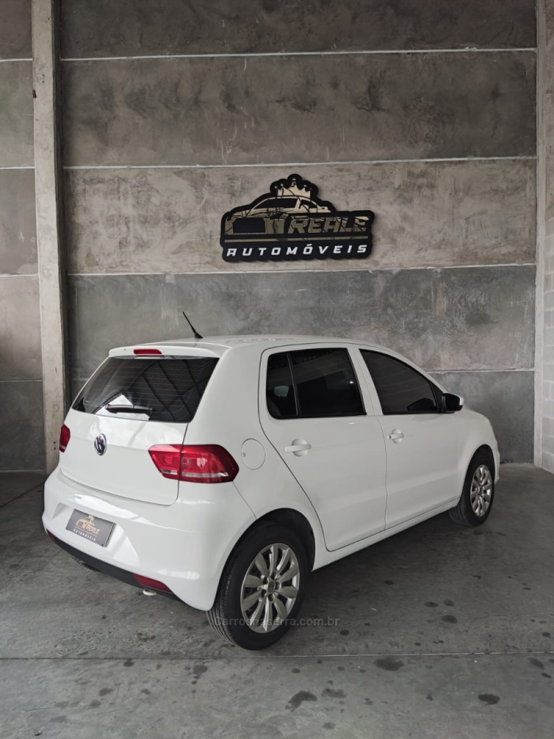 FOX 1.0 MI TRENDLINE 8V FLEX 4P MANUAL - 2015 - VALE REAL