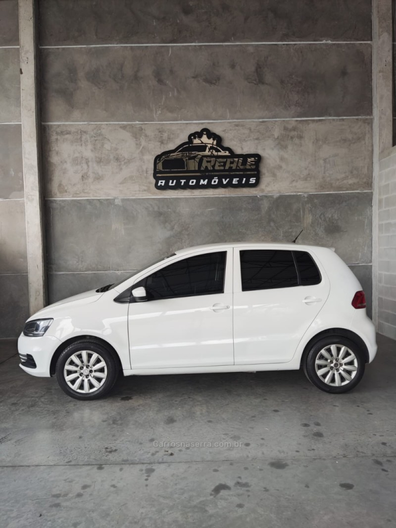 FOX 1.0 MI TRENDLINE 8V FLEX 4P MANUAL - 2015 - VALE REAL