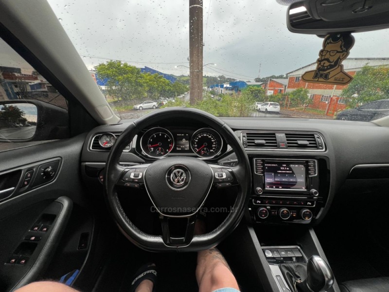 JETTA 2.0 TSI HIGHLINE 211CV GASOLINA 4P DSG - 2017 - NOVA ARAçá