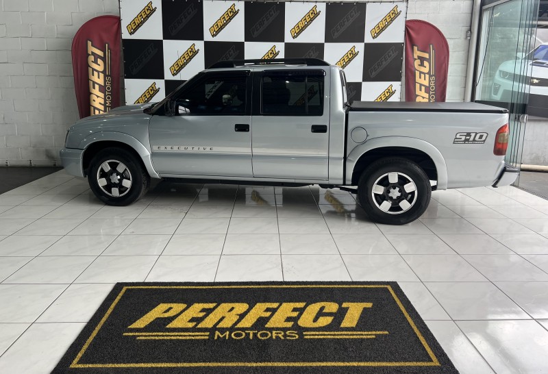 S10 2.4 MPFI EXECUTIVE 4X2 CD 8V FLEX 4P MANUAL - 2009 - PORTãO