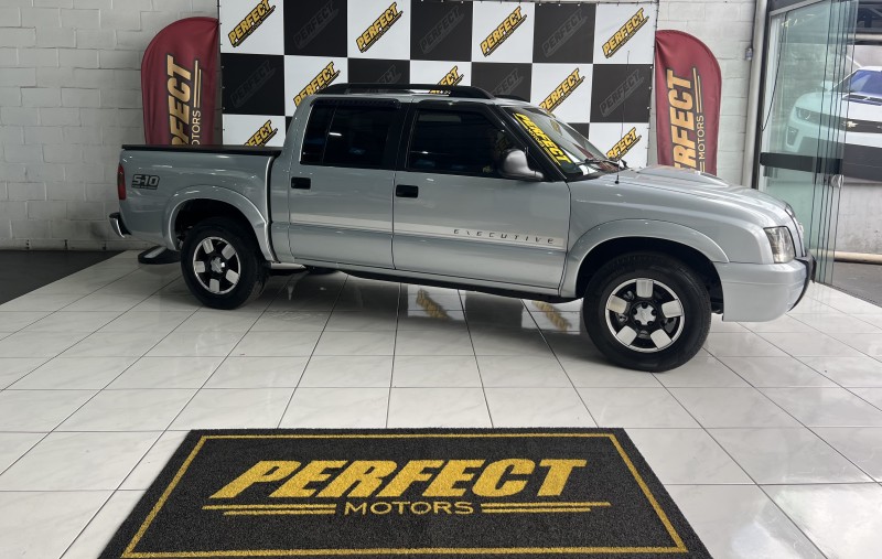 S10 2.4 MPFI EXECUTIVE 4X2 CD 8V FLEX 4P MANUAL - 2009 - PORTãO