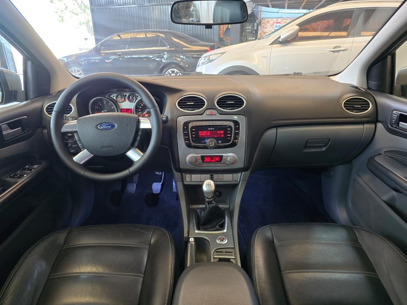 FOCUS 2.0 GHIA 16V GASOLINA 4P MANUAL - 2009 - FARROUPILHA