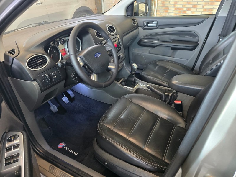 FOCUS 2.0 GHIA 16V GASOLINA 4P MANUAL - 2009 - FARROUPILHA