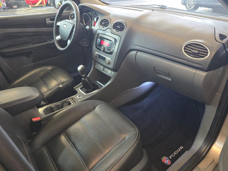 FOCUS 2.0 GHIA 16V GASOLINA 4P MANUAL - 2009 - FARROUPILHA