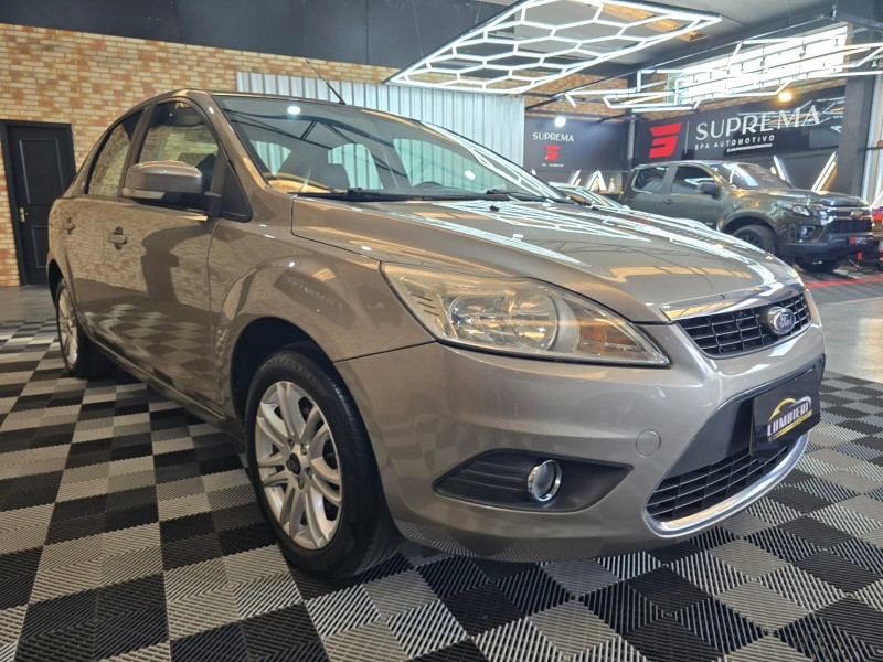 FOCUS 2.0 GHIA 16V GASOLINA 4P MANUAL - 2009 - FARROUPILHA