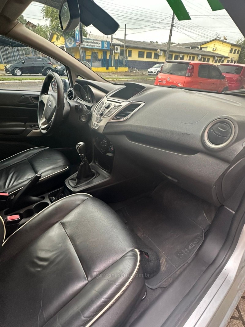 FIESTA 1.6 SE SEDAN 16V FLEX 4P MANUAL - 2011 - PAROBé