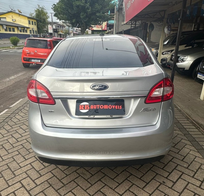 FIESTA 1.6 SE SEDAN 16V FLEX 4P MANUAL - 2011 - PAROBé
