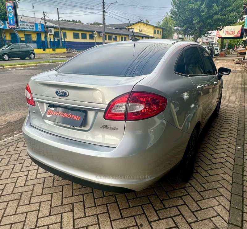 FIESTA 1.6 SE SEDAN 16V FLEX 4P MANUAL - 2011 - PAROBé