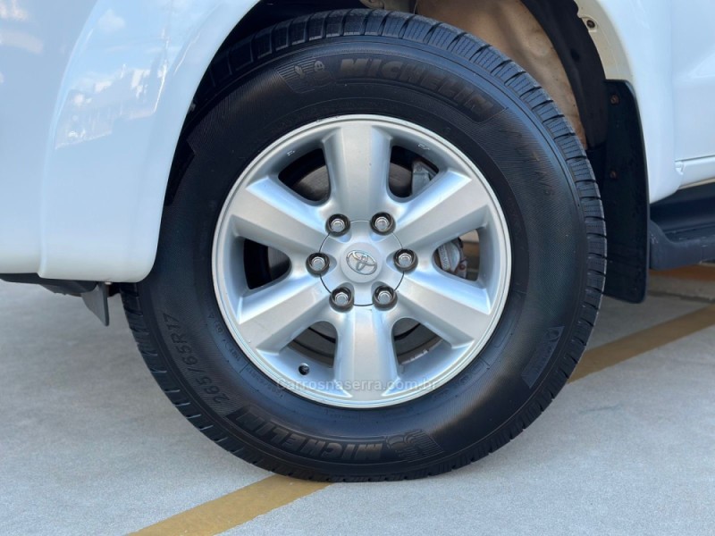 HILUX SW4 3.0 SRV 4X4 7 LUGARES 16V TURBO INTERCOOLER DIESEL 4P AUTOMÁTICO - 2010 - TUPANDI