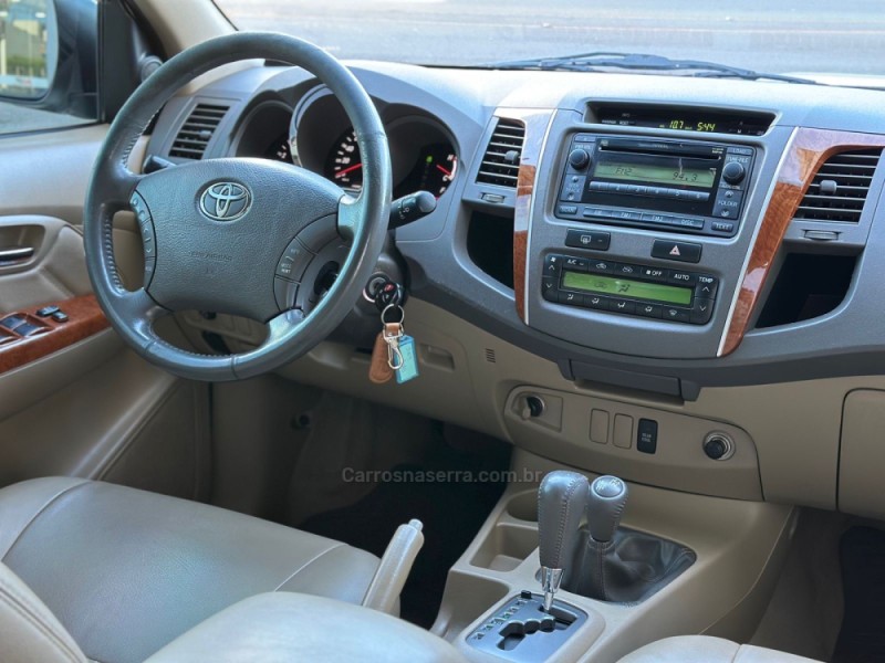 HILUX SW4 3.0 SRV 4X4 7 LUGARES 16V TURBO INTERCOOLER DIESEL 4P AUTOMÁTICO - 2010 - TUPANDI