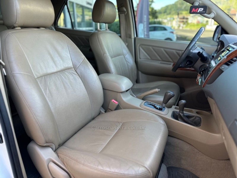 HILUX SW4 3.0 SRV 4X4 7 LUGARES 16V TURBO INTERCOOLER DIESEL 4P AUTOMÁTICO - 2010 - TUPANDI