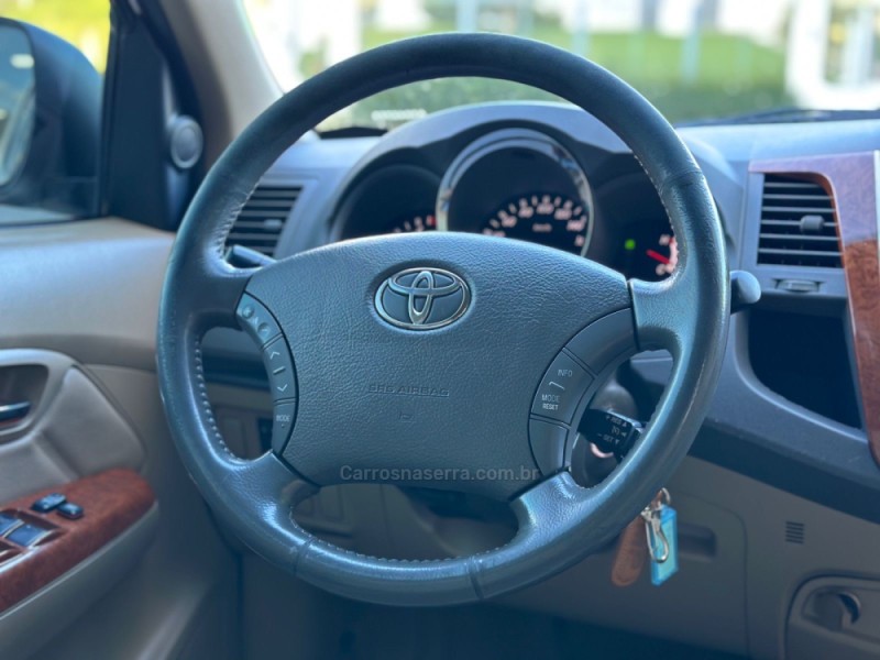 HILUX SW4 3.0 SRV 4X4 7 LUGARES 16V TURBO INTERCOOLER DIESEL 4P AUTOMÁTICO - 2010 - TUPANDI