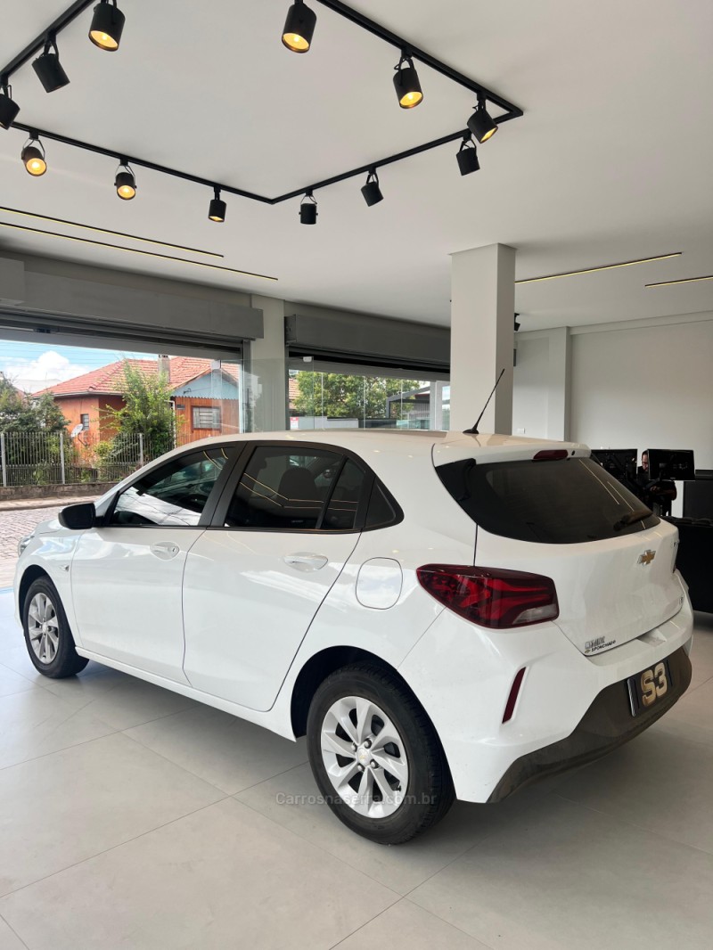 ONIX 1.0 LT 12V TURBO FLEX 4P MANUAL - 2022 - CAXIAS DO SUL