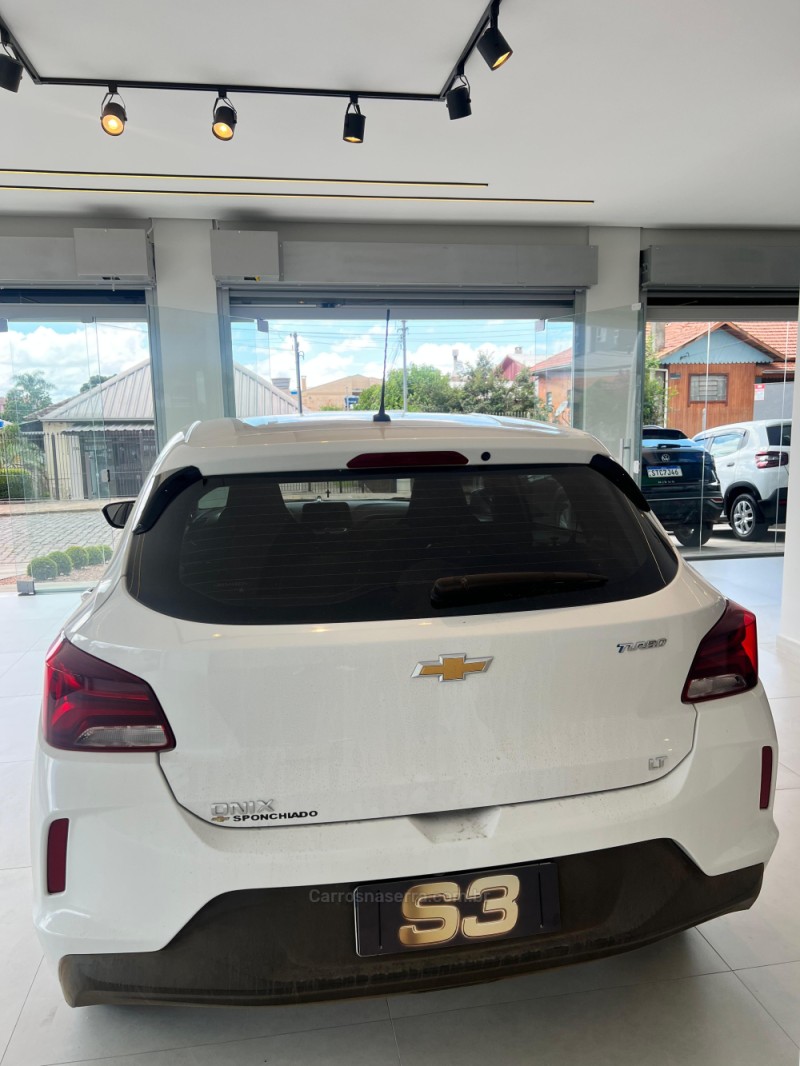 ONIX 1.0 LT 12V TURBO FLEX 4P MANUAL - 2022 - CAXIAS DO SUL