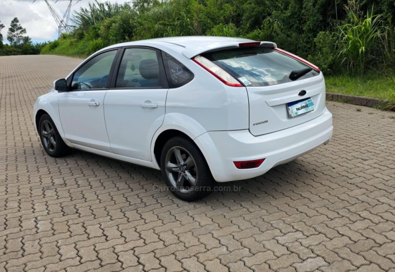FOCUS 1.6 8V FLEX 4P MANUAL - 2013 - IVOTI