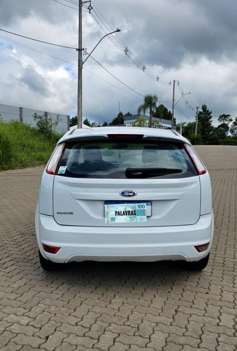 FOCUS 1.6 8V FLEX 4P MANUAL - 2013 - IVOTI