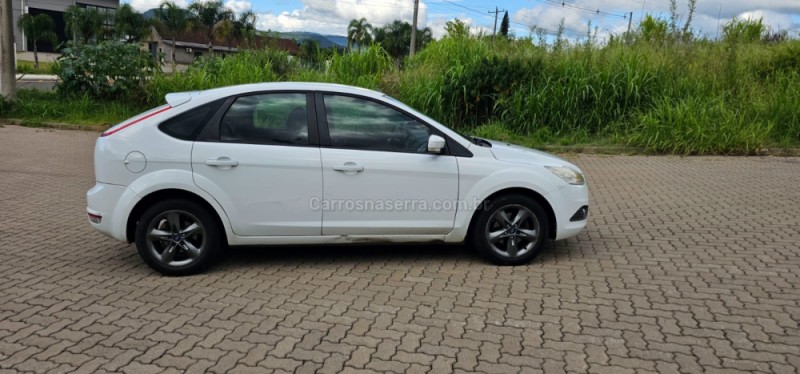 FOCUS 1.6 8V FLEX 4P MANUAL - 2013 - IVOTI