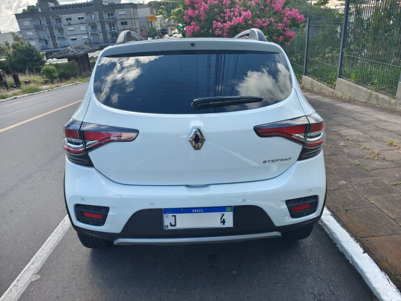 SANDERO 1.6 STEPWAY ICONIC X-TRONIC 16V FLEX 4P AUTOMÁTICO - 2022 - FARROUPILHA