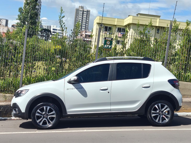 SANDERO 1.6 STEPWAY ICONIC X-TRONIC 16V FLEX 4P AUTOMÁTICO - 2022 - FARROUPILHA