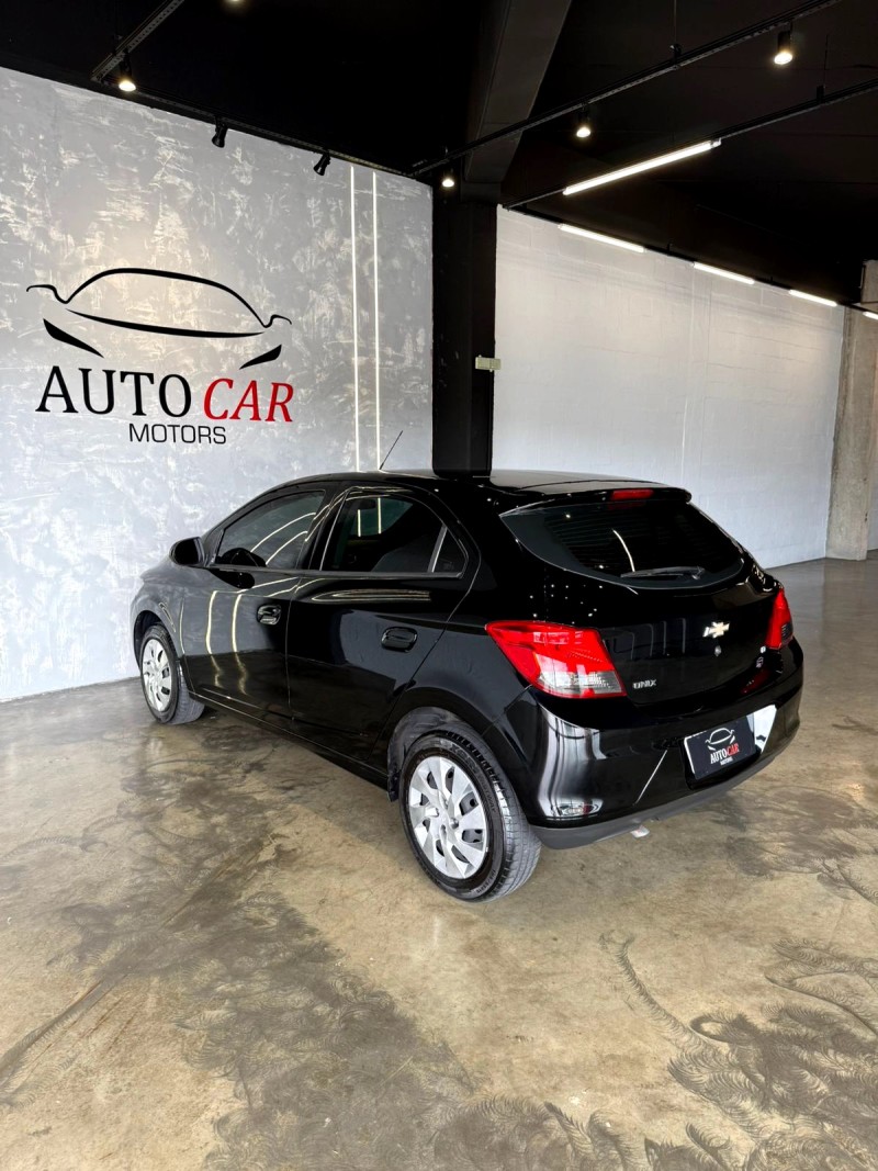 ONIX 1.4 MPFI LT 8V FLEX 4P MANUAL - 2015 - CAXIAS DO SUL