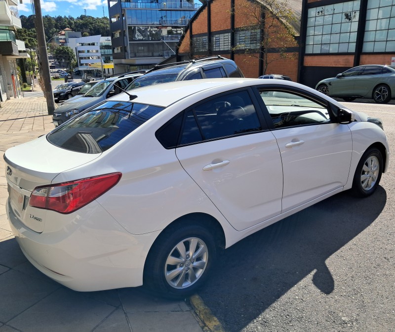 HB20S 1.6 COMFORT PLUS 16V FLEX 4P MANUAL - 2015 - FLORES DA CUNHA