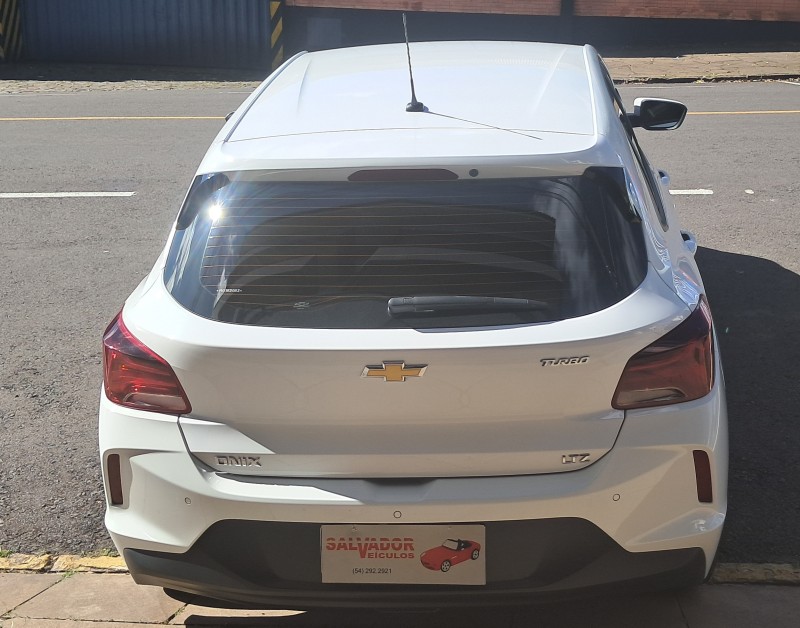 ONIX 1.0 LTZ 12V TURBO FLEX 4P MANUAL - 2021 - FLORES DA CUNHA