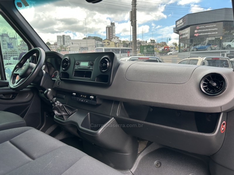 SPRINTER 2.2 CHASSI 416 FURGÃO LONGO TA DIESEL 2P MANUAL - 2022 - FARROUPILHA