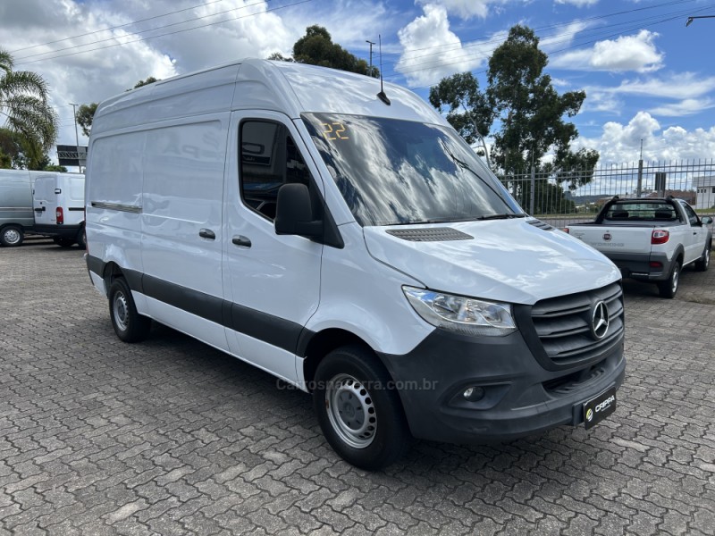 SPRINTER 2.2 CHASSI 416 FURGÃO LONGO TA DIESEL 2P MANUAL - 2022 - FARROUPILHA
