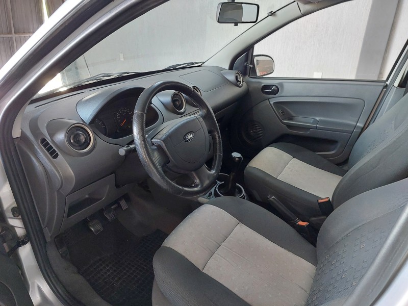 FIESTA 1.0 MPI PERSONNALITÉ 8V GASOLINA 4P MANUAL - 2004 - SãO SEBASTIãO DO CAí