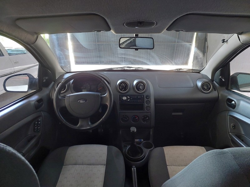 FIESTA 1.0 MPI PERSONNALITÉ 8V GASOLINA 4P MANUAL - 2004 - SãO SEBASTIãO DO CAí
