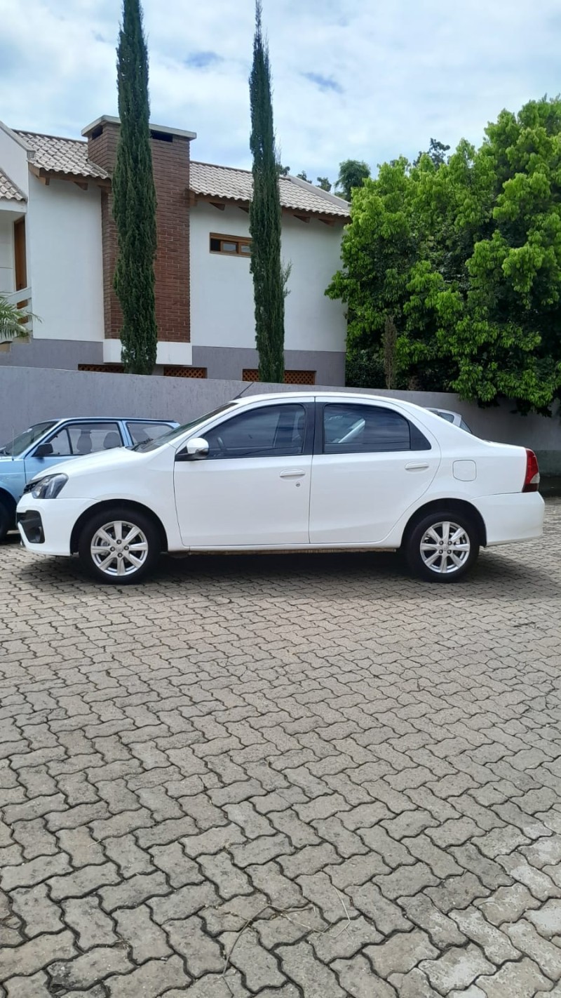 ETIOS 1.5 X PLUS SEDAN 16V FLEX 4P AUTOMÁTICO - 2020 - ESTRELA