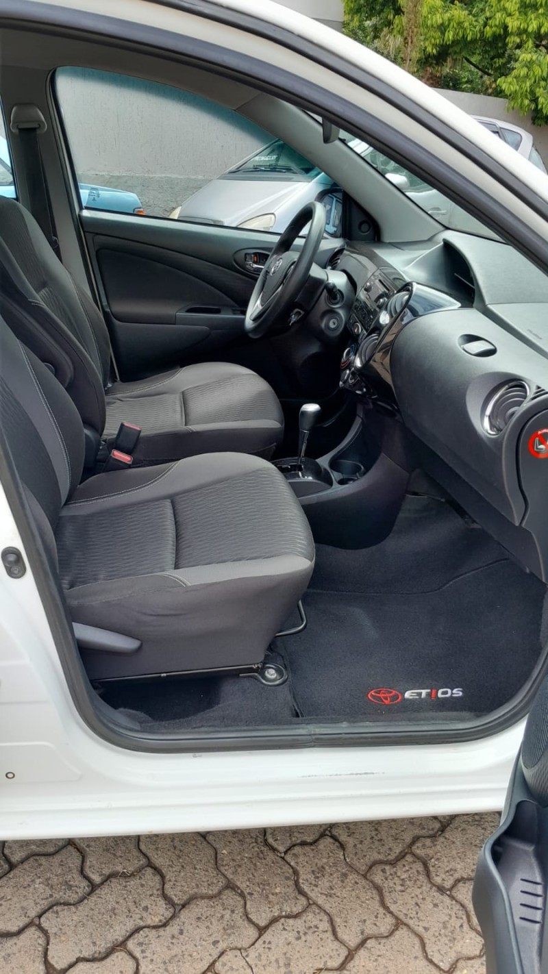 ETIOS 1.5 X PLUS SEDAN 16V FLEX 4P AUTOMÁTICO - 2020 - ESTRELA