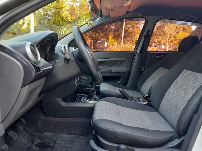 FIESTA 1.6 ROCAM SE SEDAN 8V FLEX 4P MANUAL - 2014 - FARROUPILHA