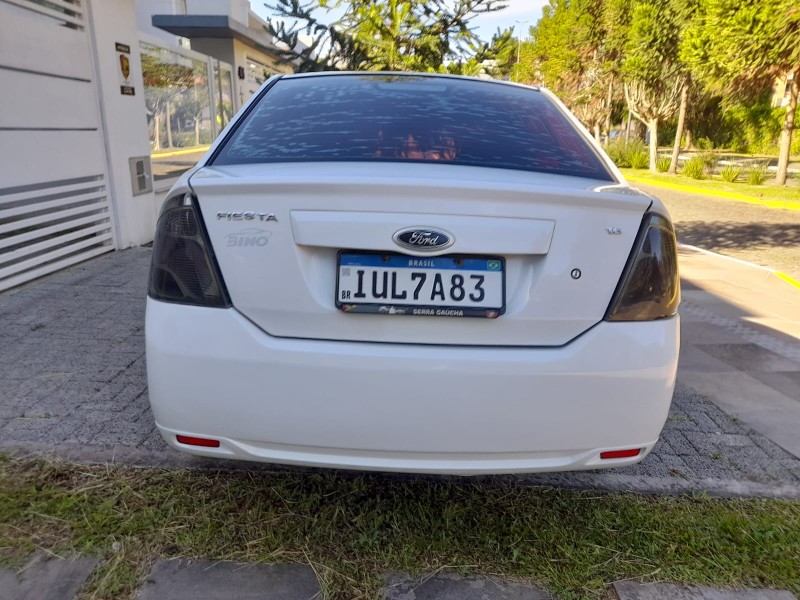 FIESTA 1.6 ROCAM SE SEDAN 8V FLEX 4P MANUAL - 2014 - FARROUPILHA