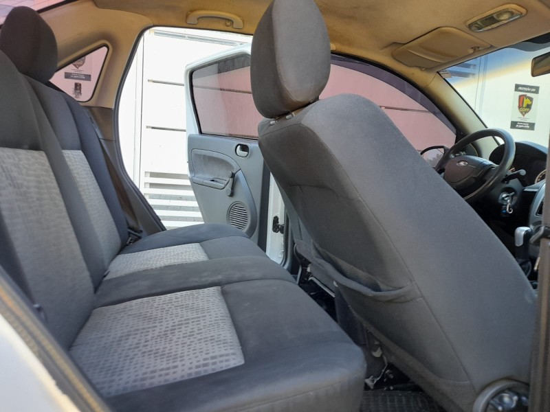 FIESTA 1.6 ROCAM SE SEDAN 8V FLEX 4P MANUAL - 2014 - FARROUPILHA