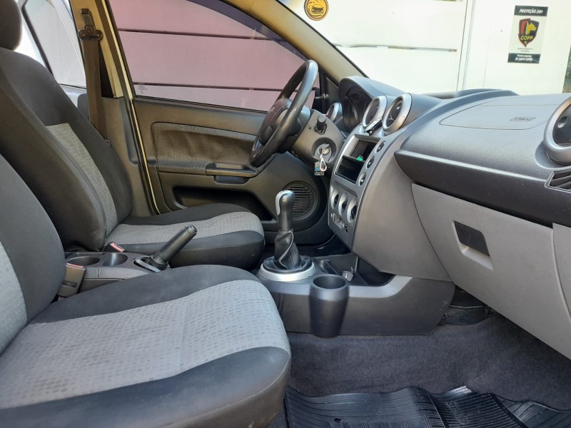 FIESTA 1.6 ROCAM SE SEDAN 8V FLEX 4P MANUAL - 2014 - FARROUPILHA