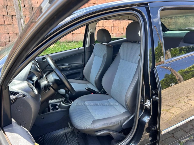 GOL 1.6 MI 8V FLEX 4P MANUAL - 2011 - VENâNCIO AIRES