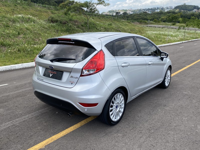 FIESTA 1.6 TITANIUM HATCH 16V FLEX 4P AUTOMÁTICO - 2017 - CARLOS BARBOSA