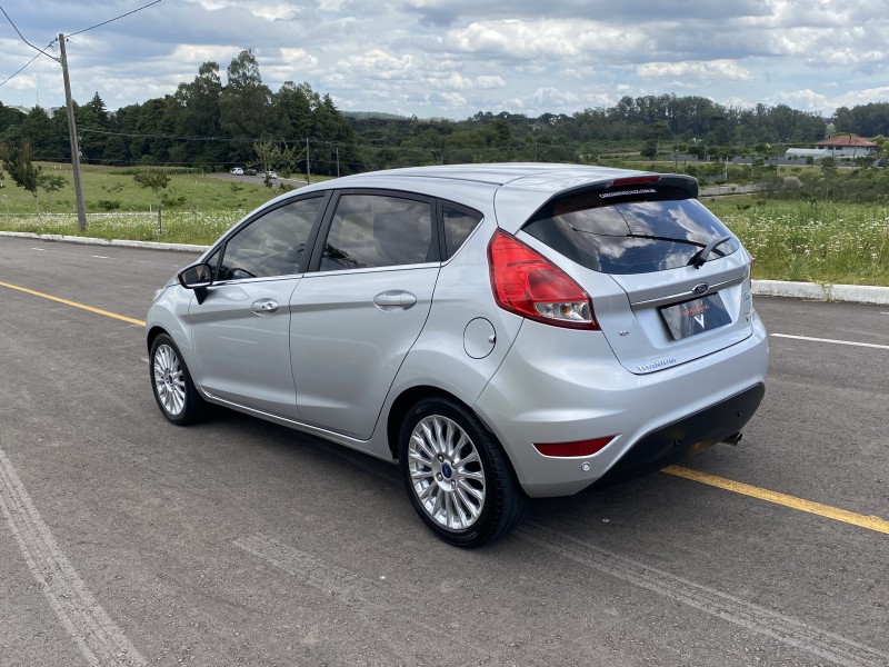 FIESTA 1.6 TITANIUM HATCH 16V FLEX 4P AUTOMÁTICO - 2017 - CARLOS BARBOSA