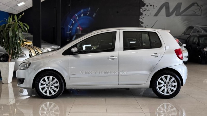 FOX 1.0 MI TREND 8V FLEX 4P MANUAL - 2011 - ESTâNCIA VELHA