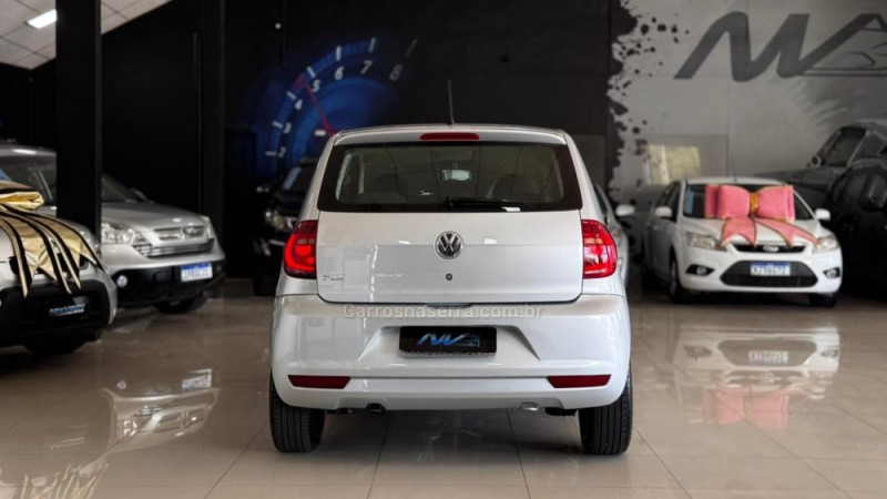 FOX 1.0 MI TREND 8V FLEX 4P MANUAL - 2011 - ESTâNCIA VELHA