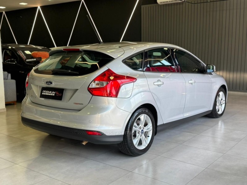 FOCUS 1.6 SE HATCH 16V FLEX 4P AUTOMÁTICO - 2015 - DOIS IRMãOS