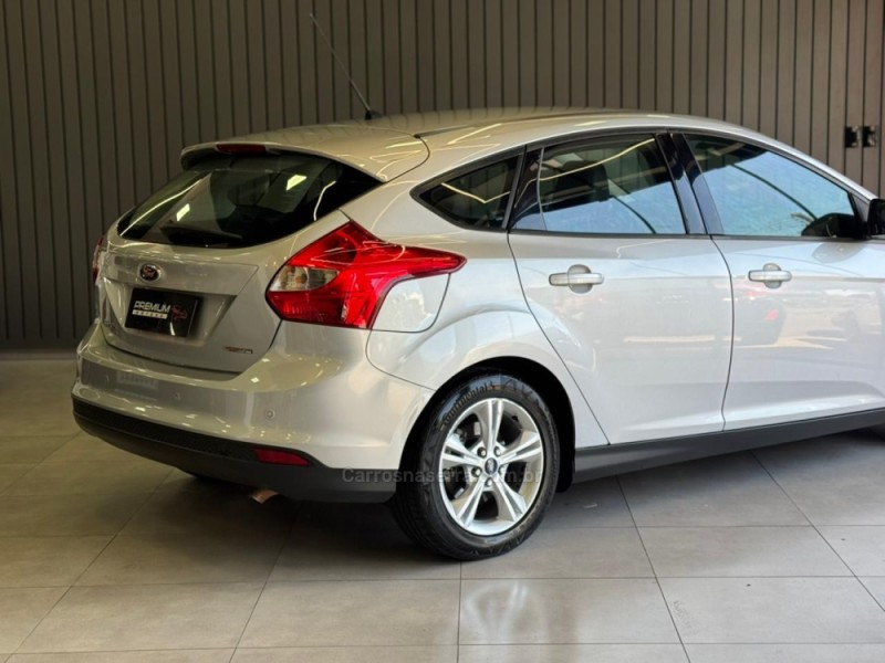 FOCUS 1.6 SE HATCH 16V FLEX 4P AUTOMÁTICO - 2015 - DOIS IRMãOS