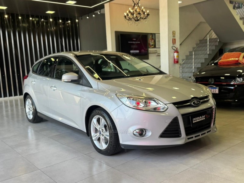 focus 1.6 se hatch 16v flex 4p automatico 2015 dois irmaos