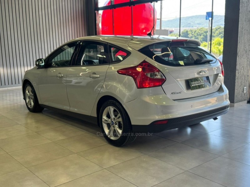 FOCUS 1.6 SE HATCH 16V FLEX 4P AUTOMÁTICO - 2015 - DOIS IRMãOS