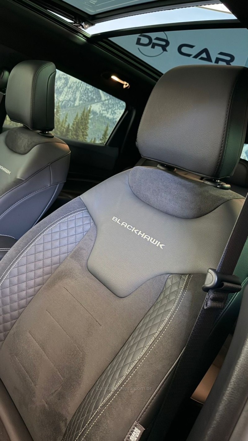 COMPASS 2.0 HURRICANE BLACKHAWK 4X4 TURBO GASOLINA 4P AUTOMÁTICO - 2025 - GARIBALDI