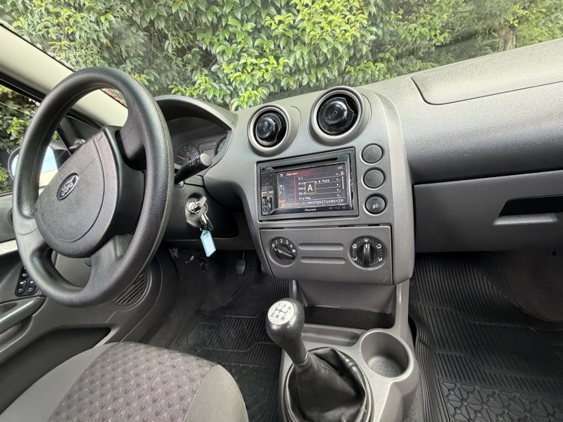 FIESTA 1.0 MPI PERSONNALITÉ 8V GASOLINA 4P MANUAL - 2005 - CAXIAS DO SUL
