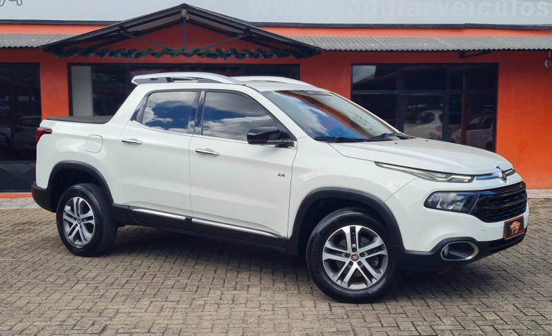 TORO 2.4 16V VOLCANO AT9 4X2 FLEX 4P AUTOMÁTICO