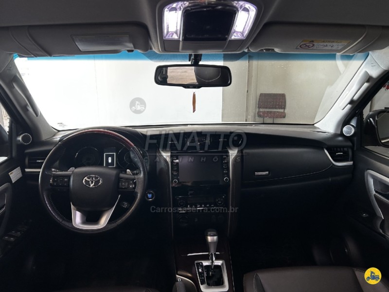 HILUX SW4 2.8 SRX 4X4 7 LUGARES 16V TURBO INTERCOOLER DIESEL 4P AUTOMÁTICO - 2020 - GARIBALDI