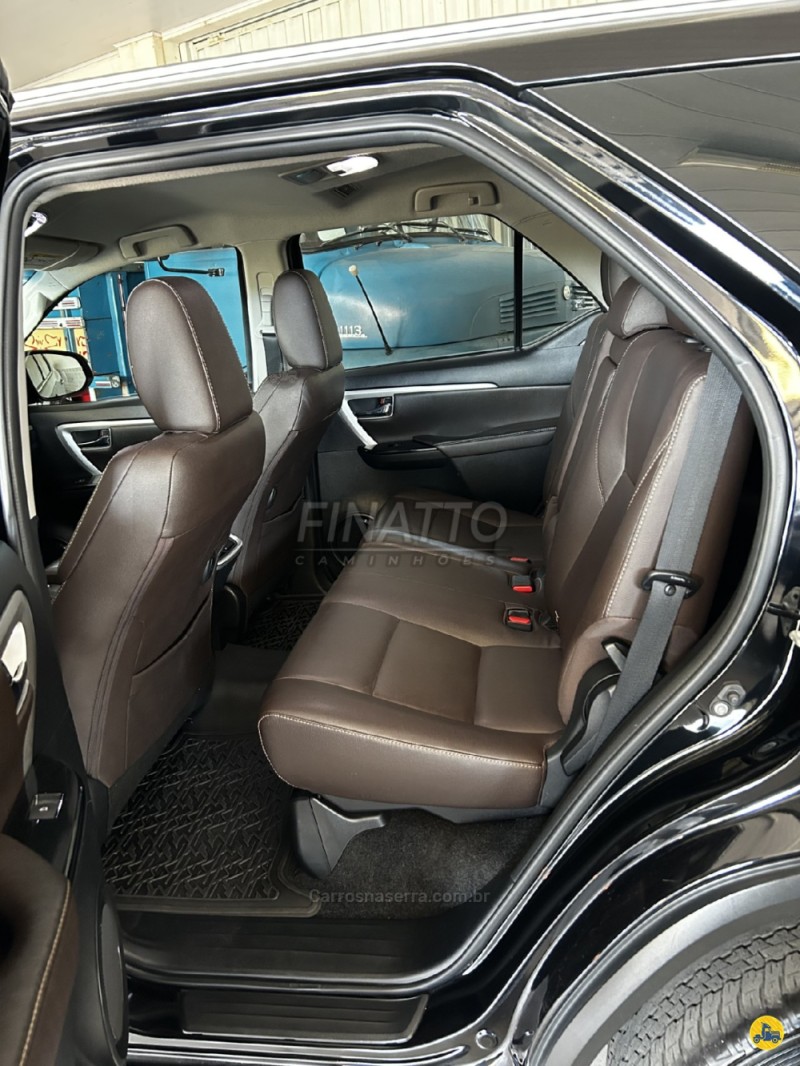 HILUX SW4 2.8 SRX 4X4 7 LUGARES 16V TURBO INTERCOOLER DIESEL 4P AUTOMÁTICO - 2020 - GARIBALDI